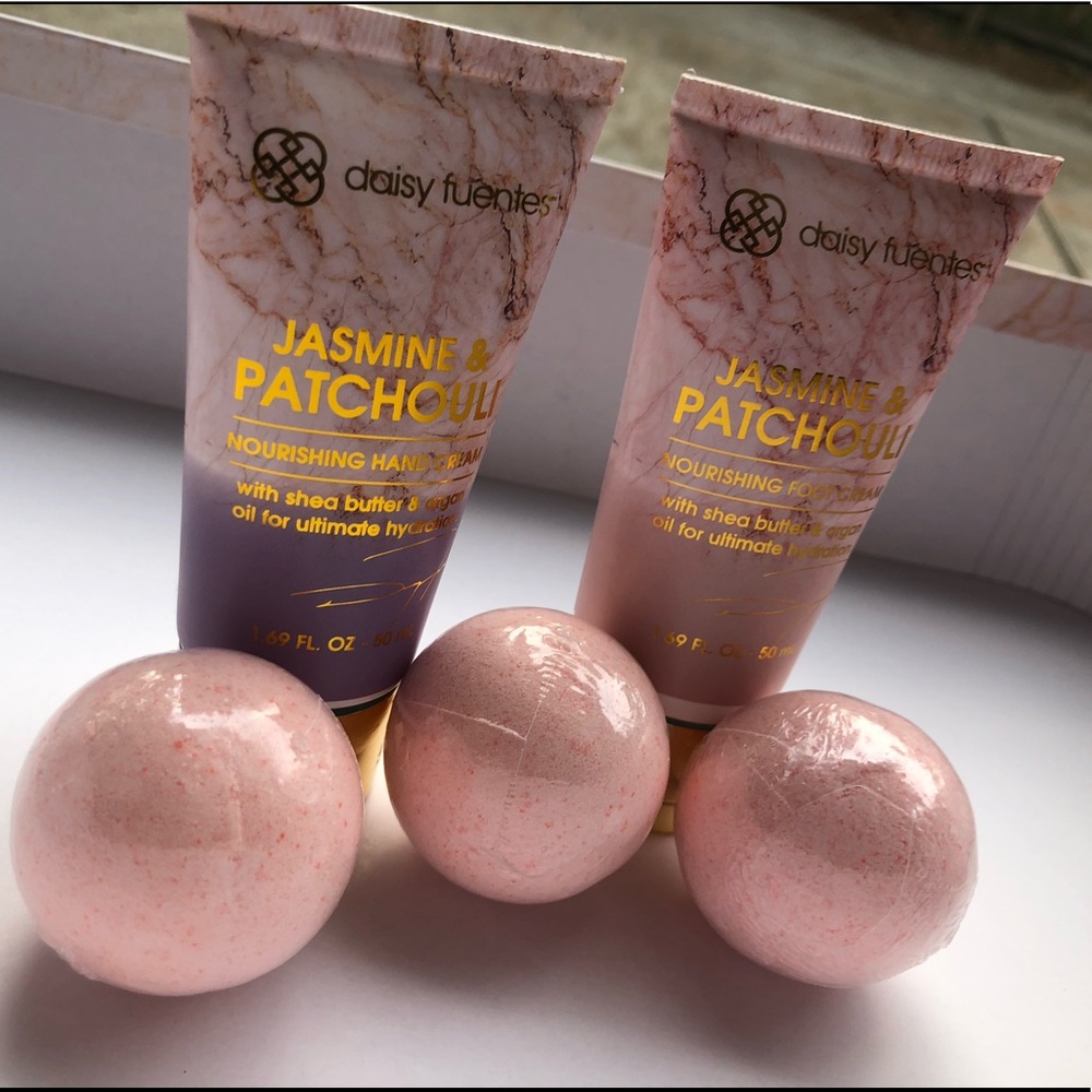 Set! Daisy Fuentes travel size !